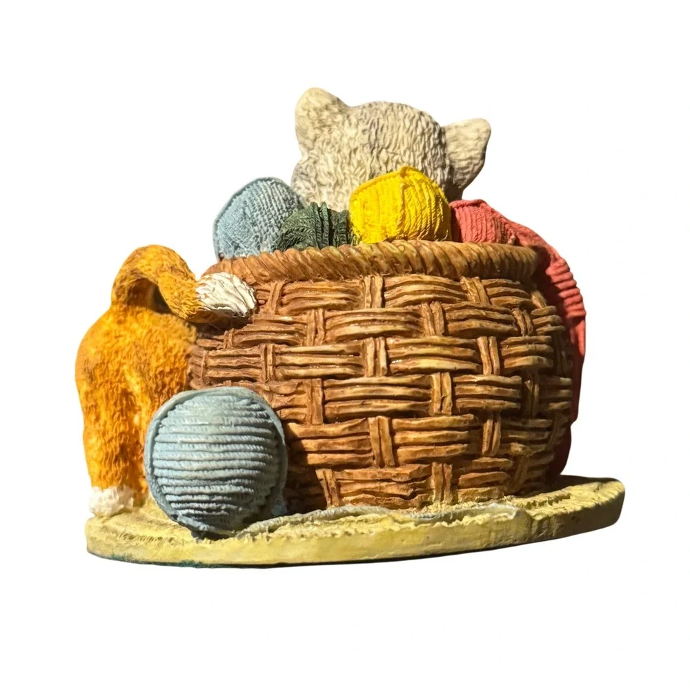 Vintage Cat & Yarn Basket Miniature Quartz Desk Clock Figurine Decor Not Working